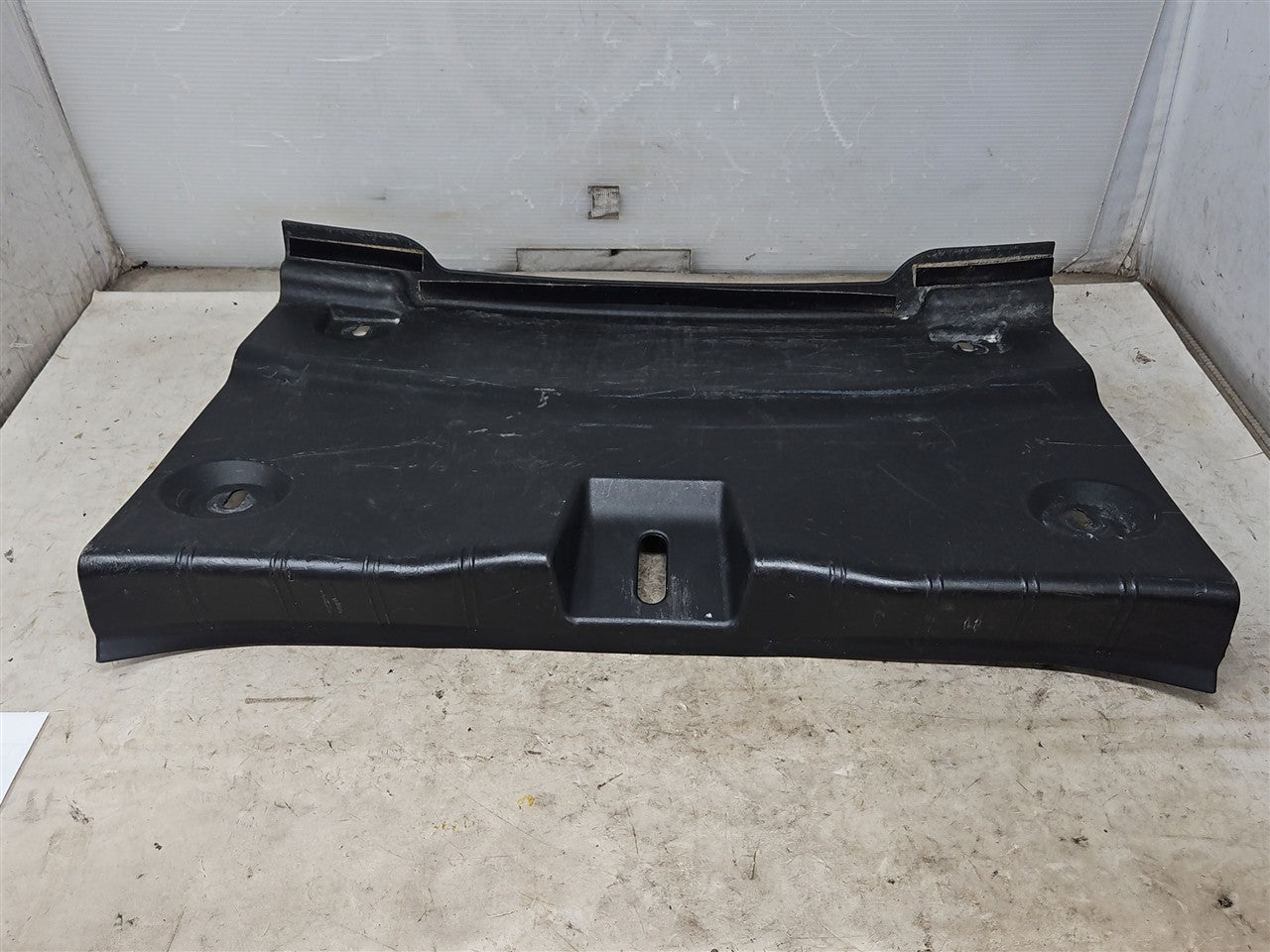 2016 CAMARO TRUNK FINISH PANEL LATCH TRIM COUPE 34208 - image 4