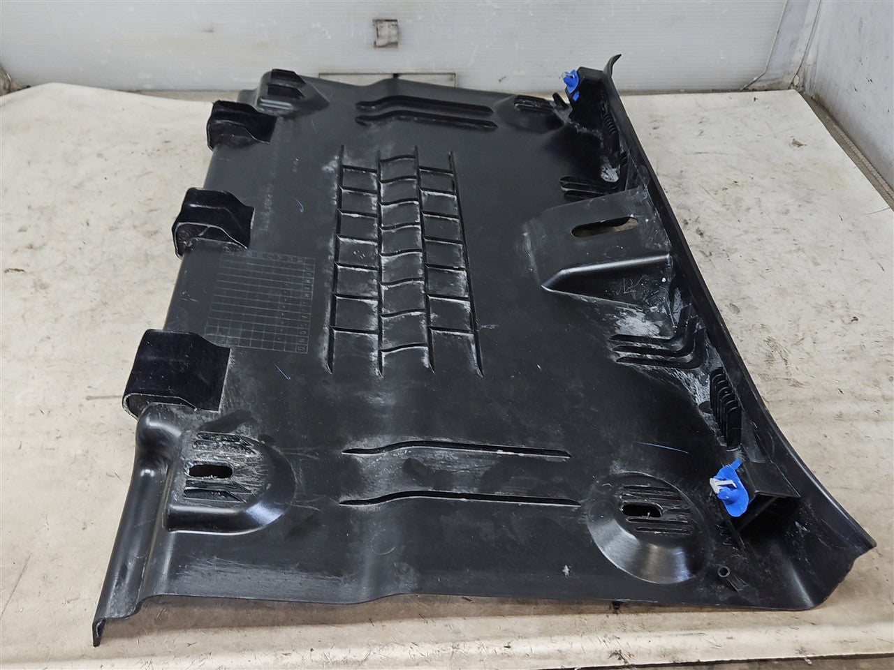 2016 CAMARO TRUNK FINISH PANEL LATCH TRIM COUPE 34208 - image 8