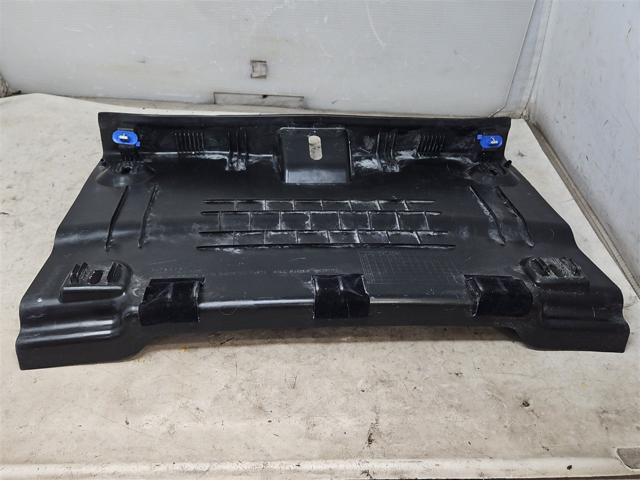 2016 CAMARO TRUNK FINISH PANEL LATCH TRIM COUPE 34208 - image 9