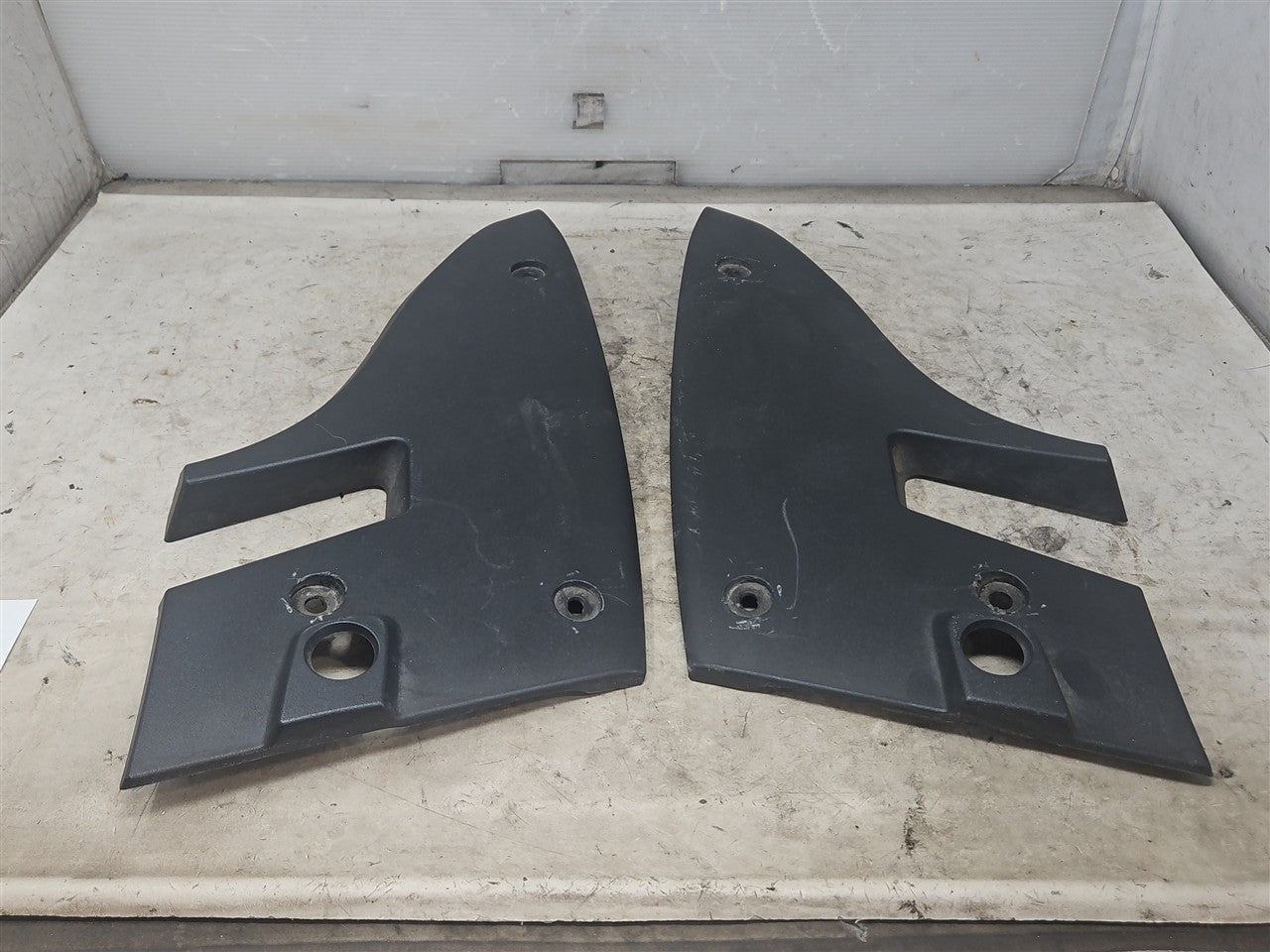 2016 CAMARO TAIL LAMP LIGHT COVER PANELS PAIR 34209 - image 2