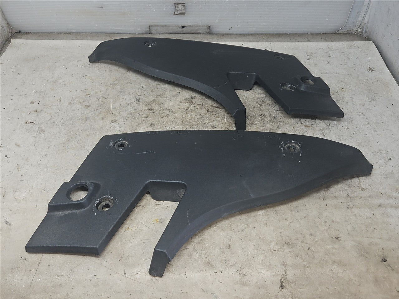 2016 CAMARO TAIL LAMP LIGHT COVER PANELS PAIR 34209 - image 3