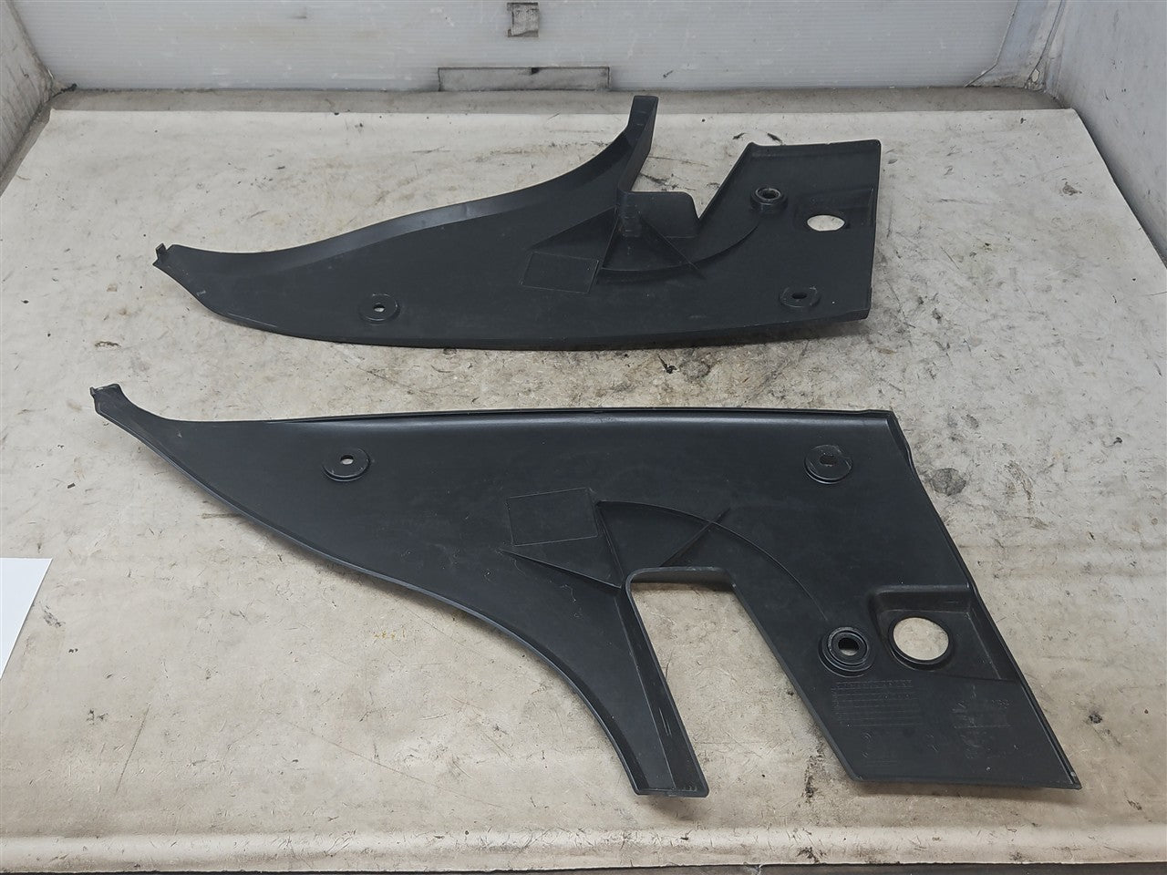 2016 CAMARO TAIL LAMP LIGHT COVER PANELS PAIR 34209 - image 10
