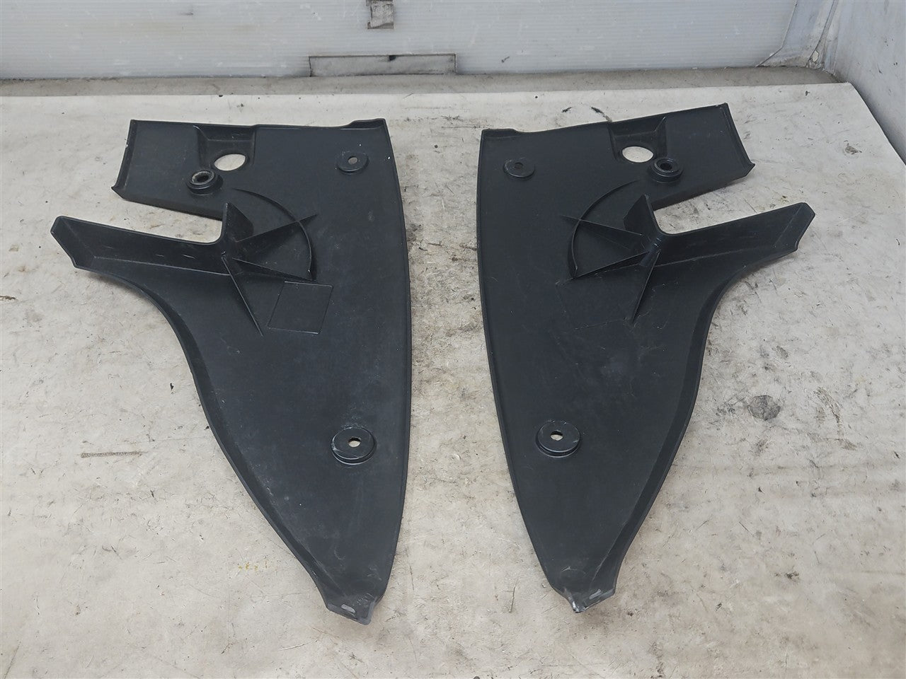2016 CAMARO TAIL LAMP LIGHT COVER PANELS PAIR 34209 - image 11