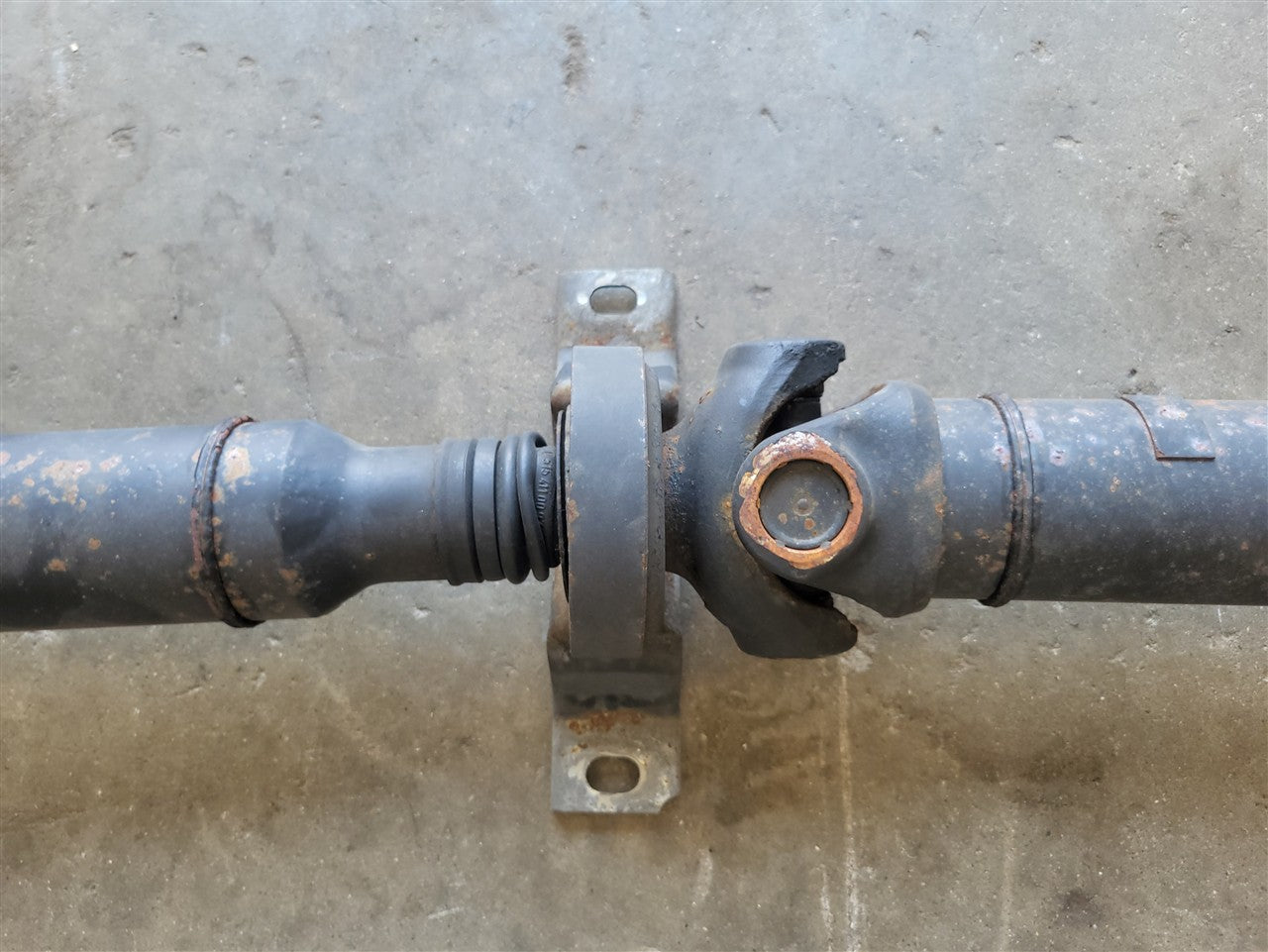 2016 CAMARO REAR DRIVE SHAFT SS 6.2L MT 41K MI 34211 - image 11