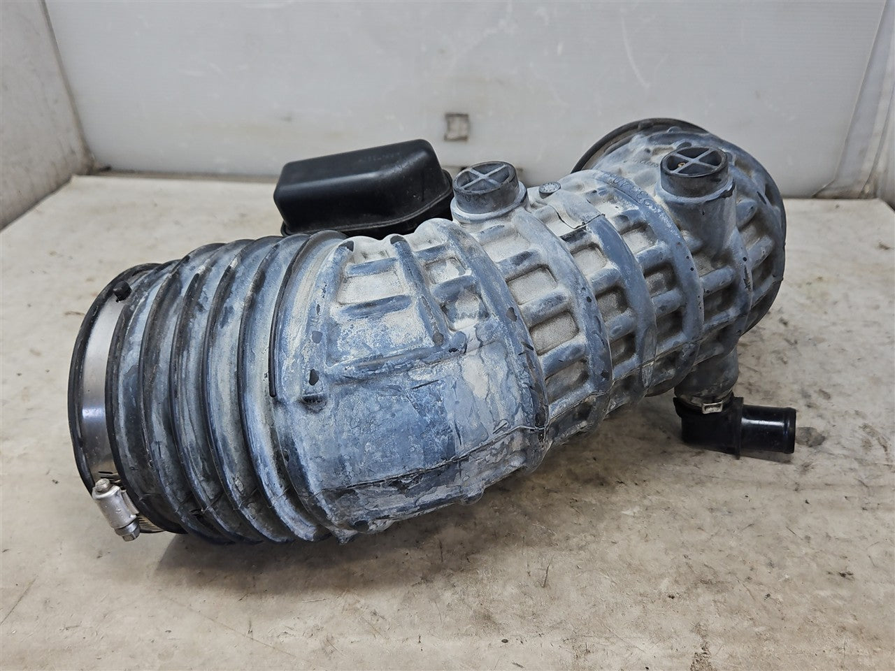 2016 CAMARO SS 6.2 OEM AIR INTAKE ELBOW 84468185 34212 - image 7