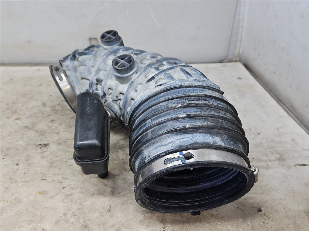 2016 CAMARO SS 6.2 OEM AIR INTAKE ELBOW 84468185 34212 - image 8