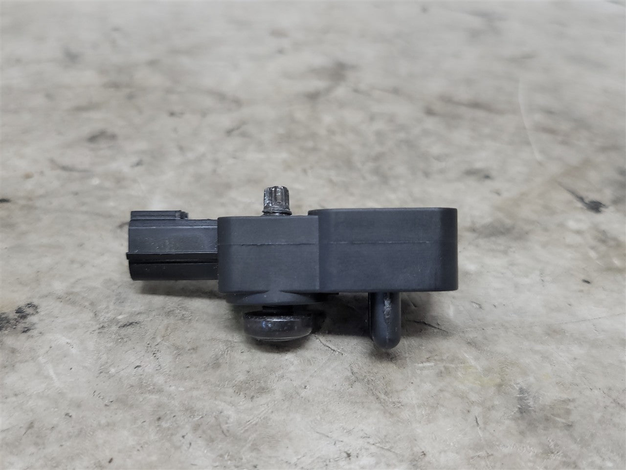 2016 CAMARO OEM GMC CHEVY CRASH SENSOR 13593676 34214 - image 4