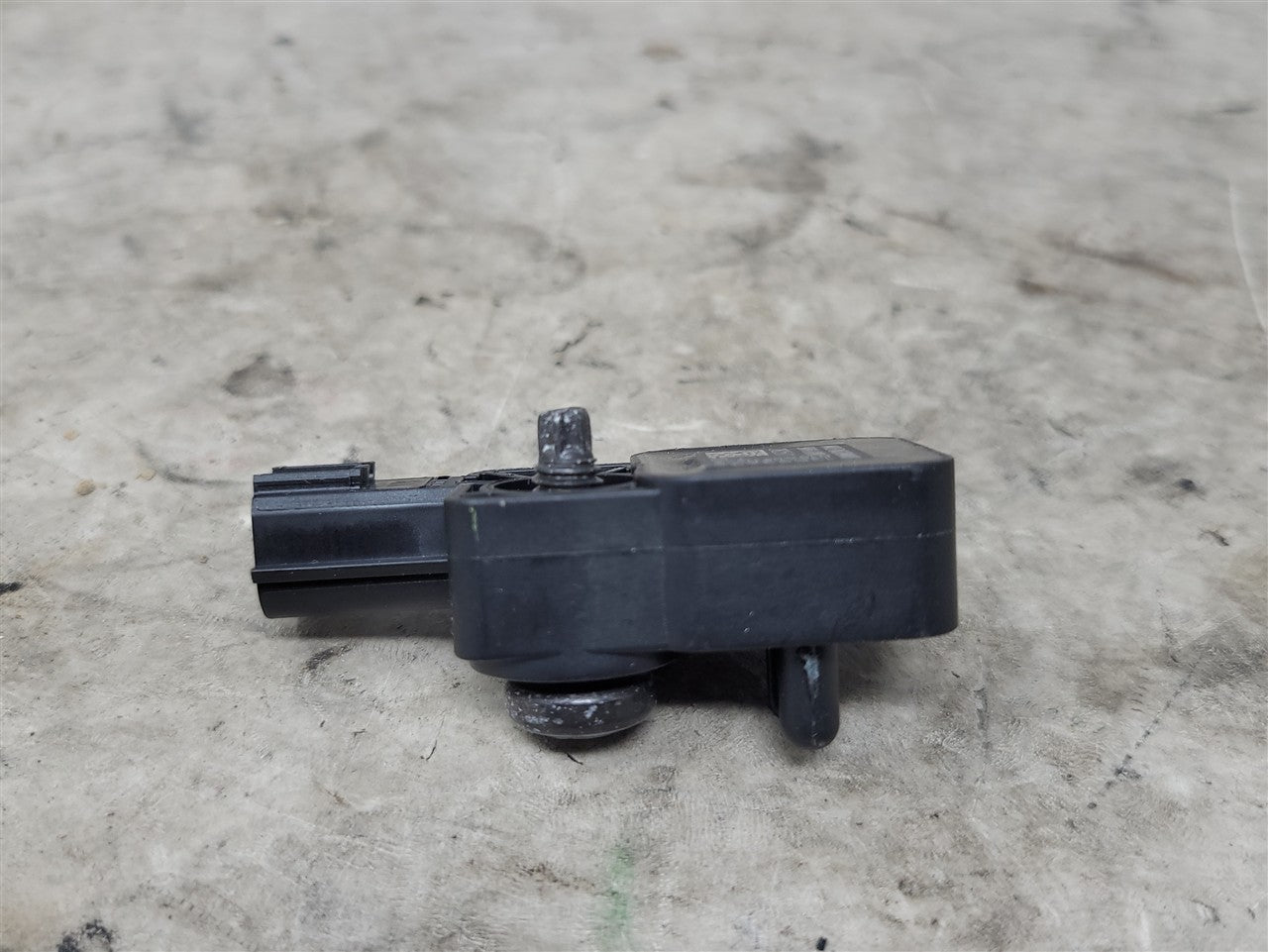 2016 CAMARO OEM GMC CHEVY CRASH SENSOR 13593676 34215 - image 1