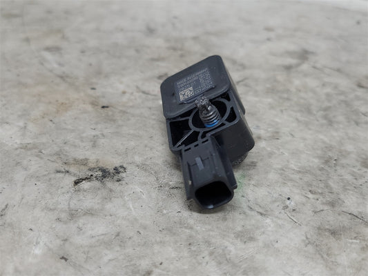 2016 CAMARO OEM GMC CHEVY CRASH SENSOR 13593676 34215 - image 2