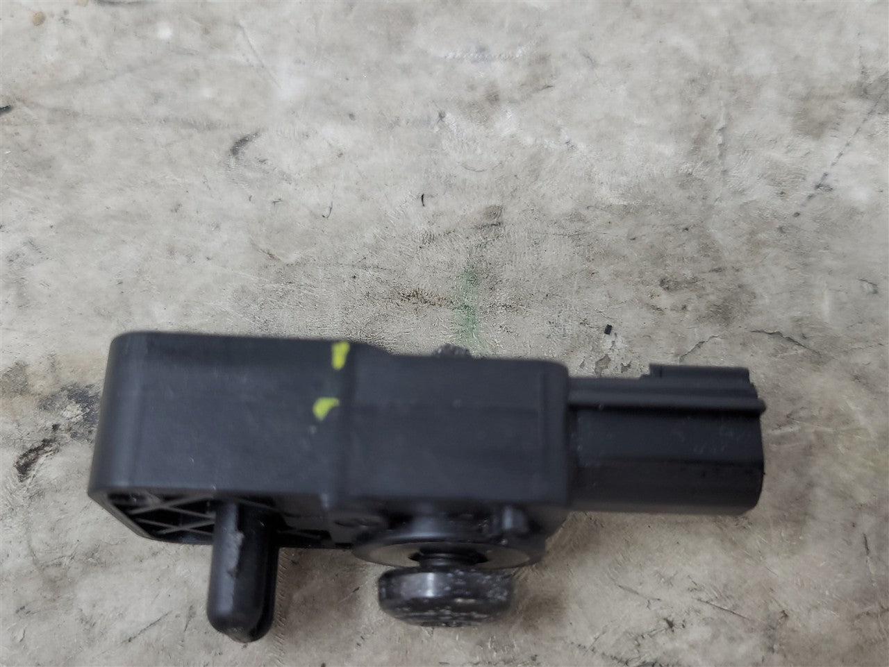 2016 CAMARO OEM GMC CHEVY CRASH SENSOR 13593676 34215 - image 4