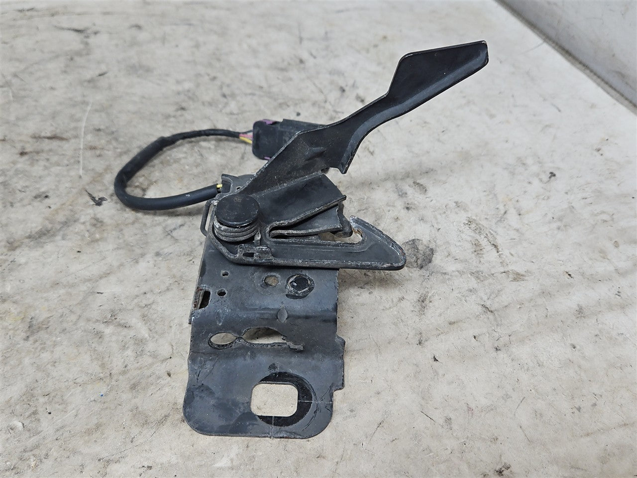 2016 CAMARO HOOD LATCH W/SENSOR 84145131 34216 - image 7