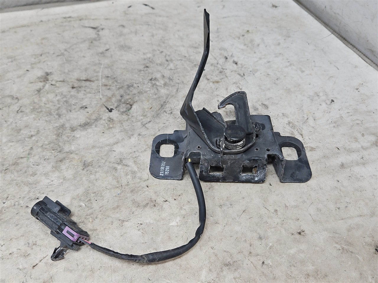 2016 CAMARO HOOD LATCH W/SENSOR 84145131 34216 - image 8