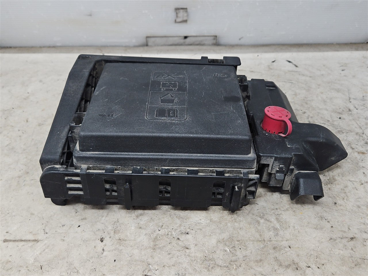 2016 CAMARO SS ENGINE BAY FUSE BOX 84044721 34221 - image 1