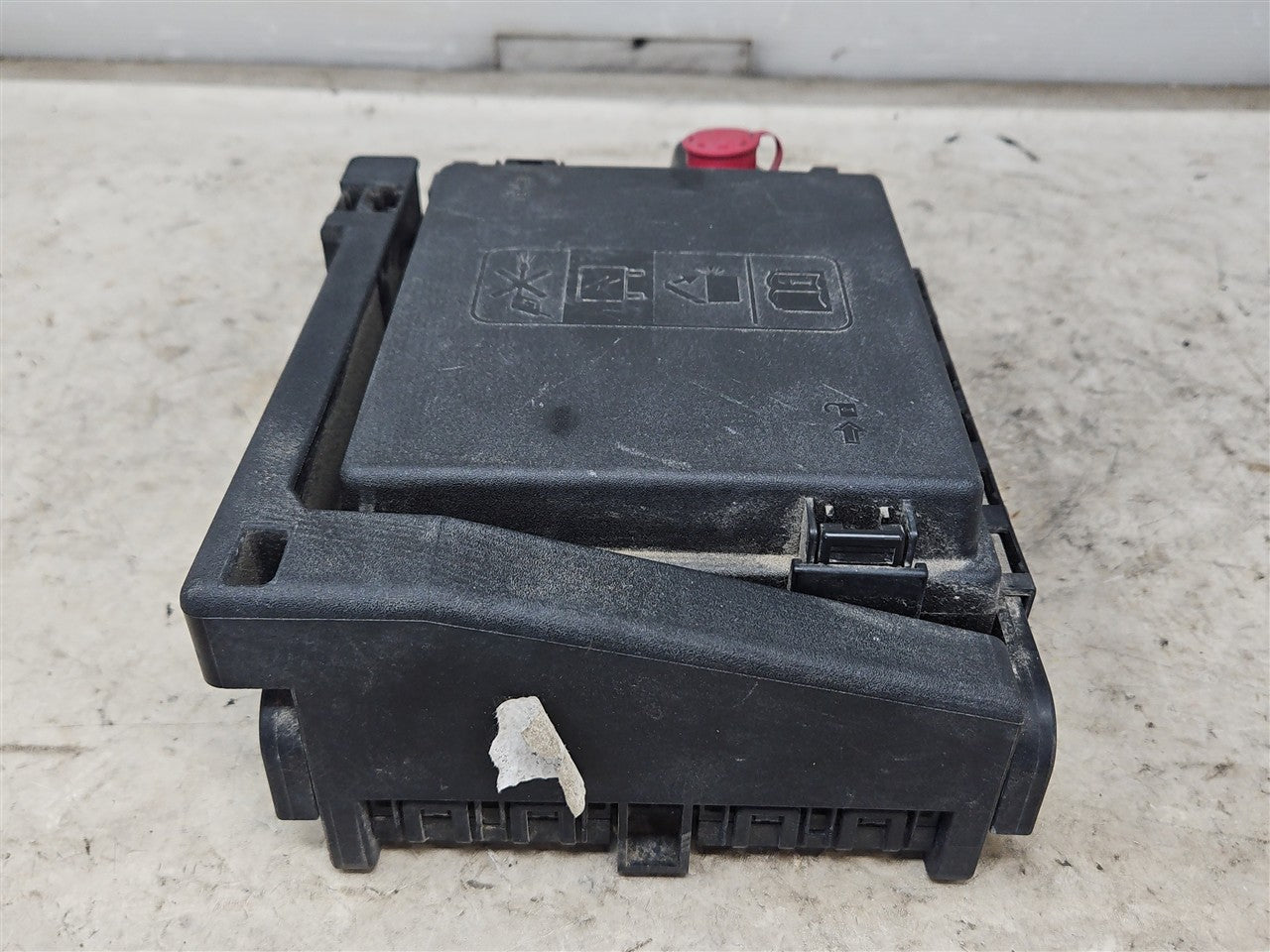 2016 CAMARO SS ENGINE BAY FUSE BOX 84044721 34221 - image 2