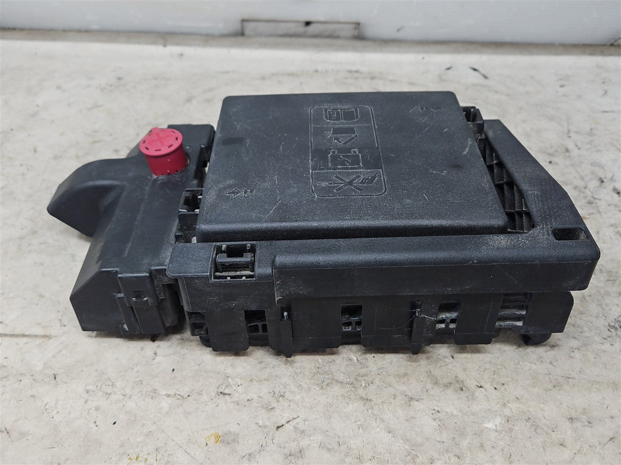 2016 CAMARO SS ENGINE BAY FUSE BOX 84044721 34221 - image 3