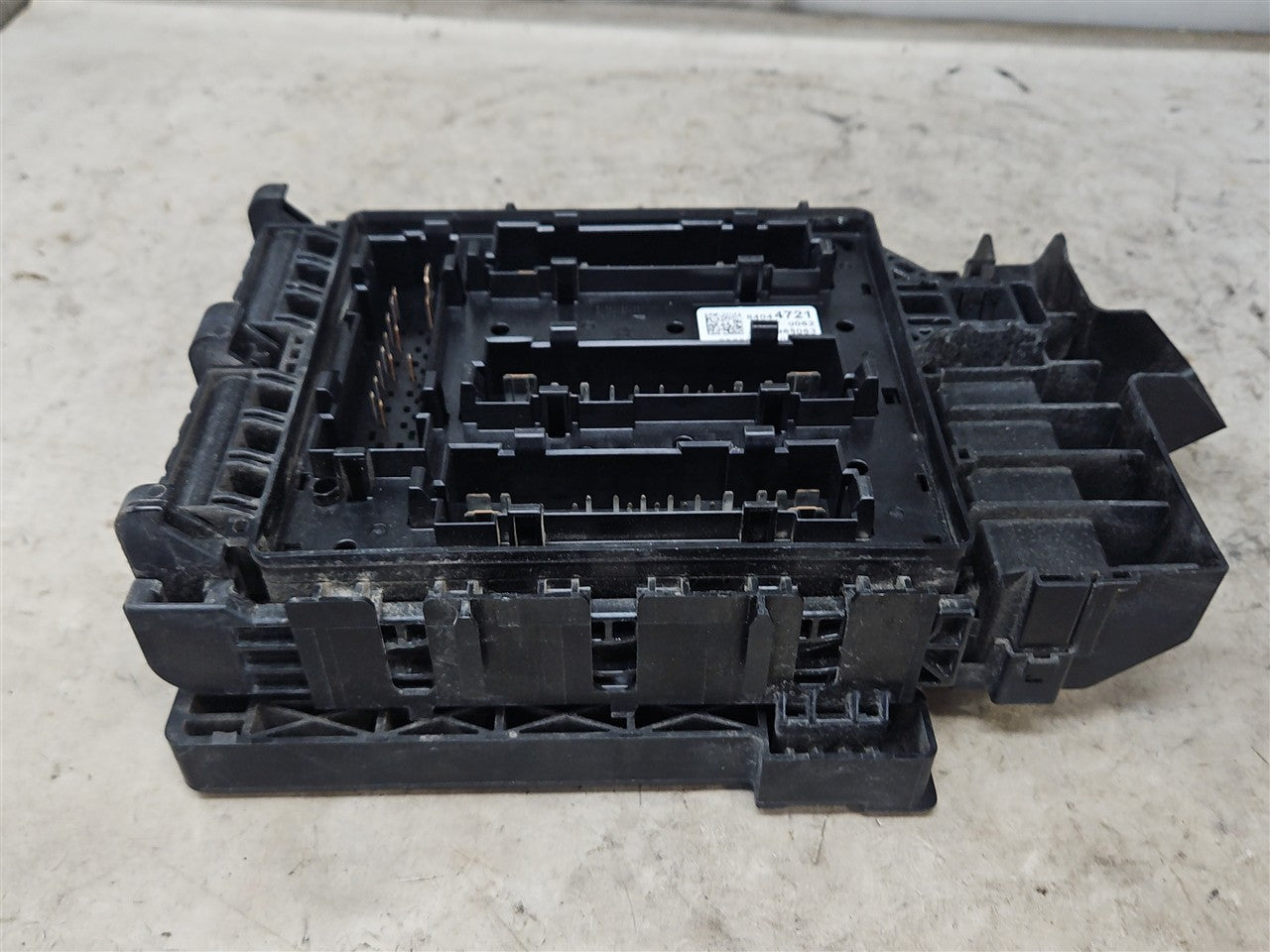 2016 CAMARO SS ENGINE BAY FUSE BOX 84044721 34221 - image 7
