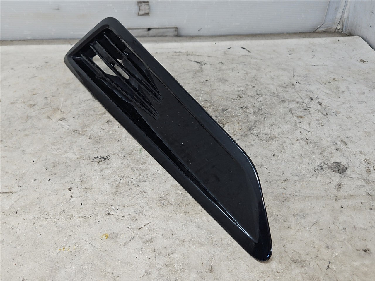 2016 CAMARO SS RH PASSENGER HOOD SCOOP 23403776 34223 - image 1