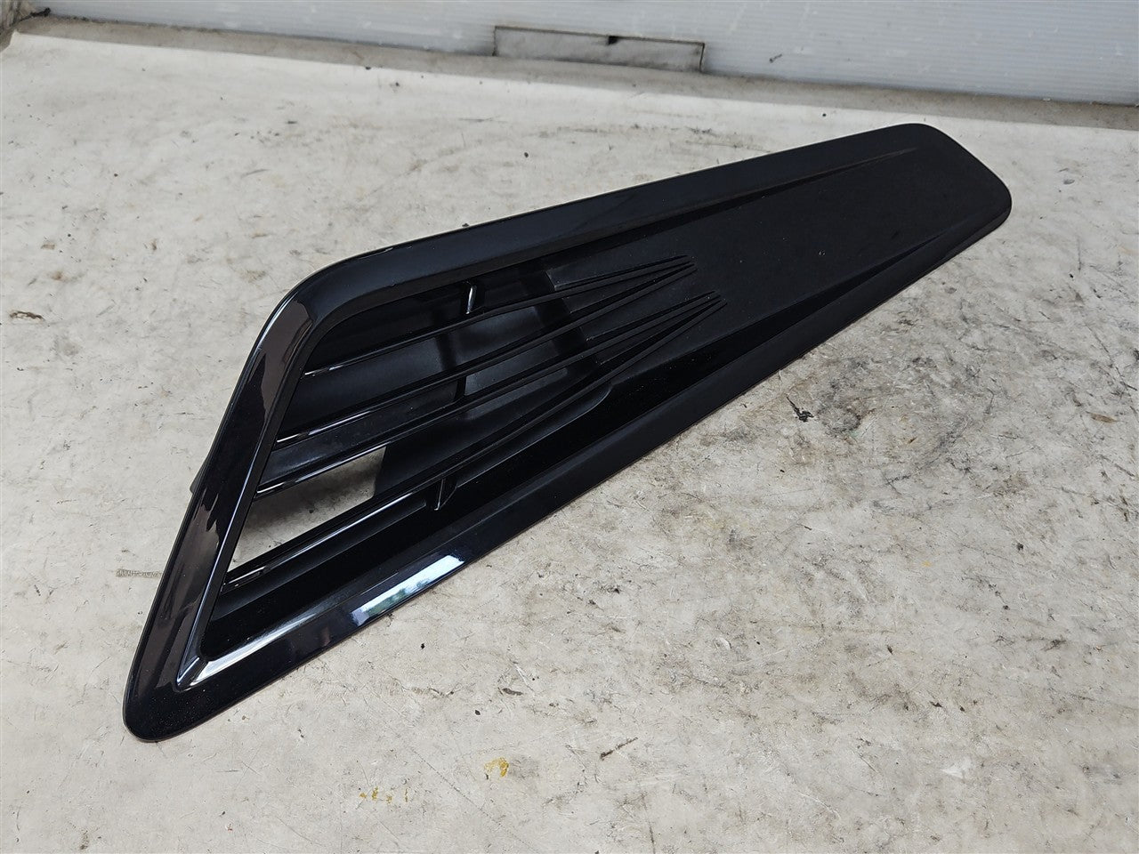 2016 CAMARO SS RH PASSENGER HOOD SCOOP 23403776 34223 - image 3