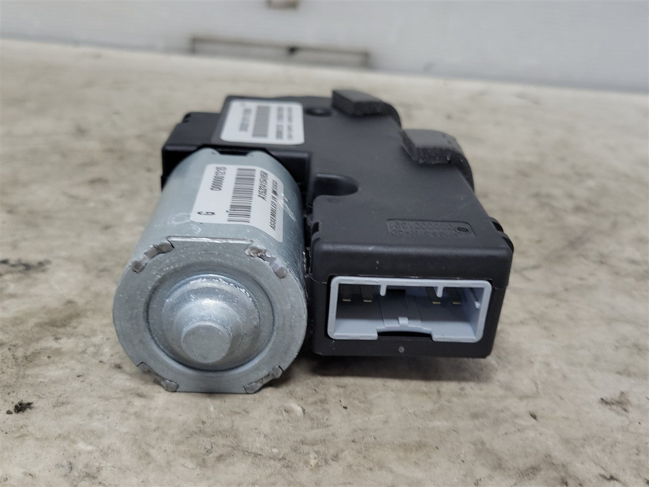 2016 CAMARO OEM SUNROOF MOTOR 22762630 34227 - image 3