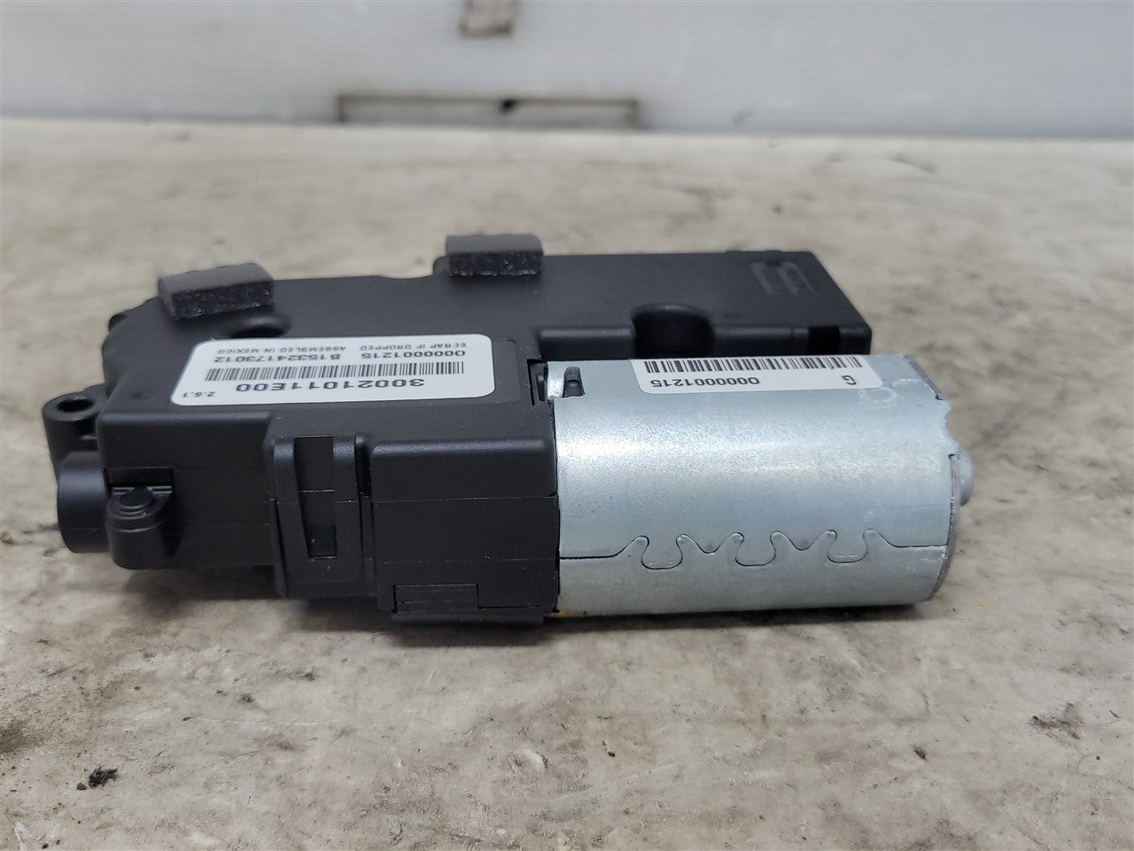 2016 CAMARO OEM SUNROOF MOTOR 22762630 34227 - image 4