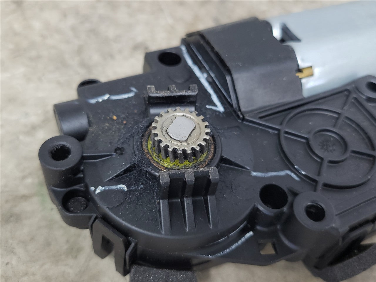 2016 CAMARO OEM SUNROOF MOTOR 22762630 34227 - image 7