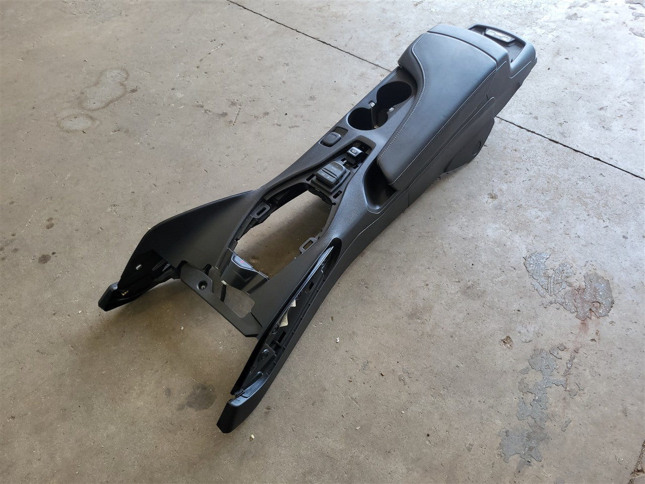 2016 CAMARO CENTER CONSOLE BLACK MANUAL TRANS 34228 - image 3