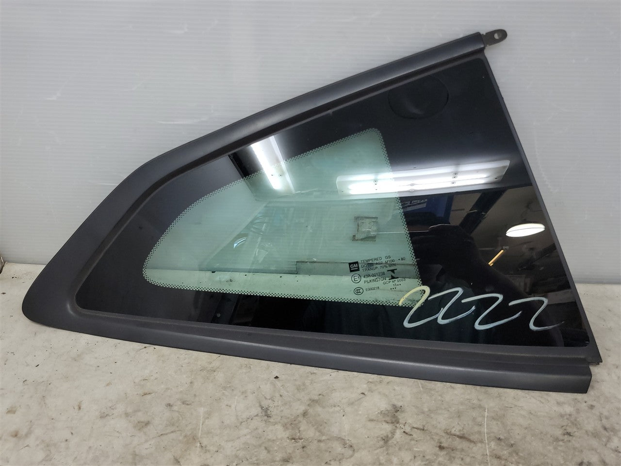 2016 CAMARO RH PASSENGER QUARTER GLASS COUPE 34230 - image 1