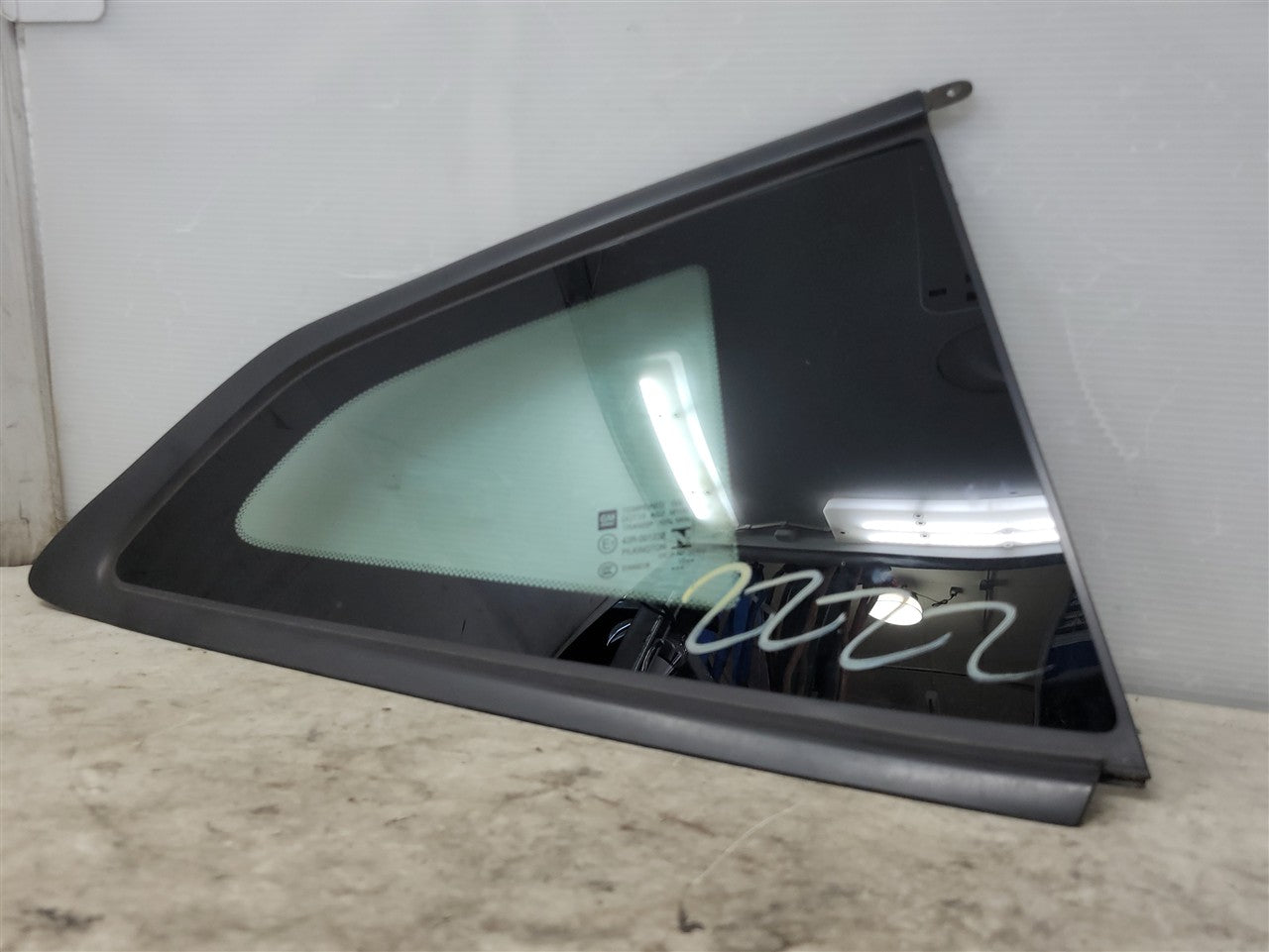 2016 CAMARO RH PASSENGER QUARTER GLASS COUPE 34230 - image 2
