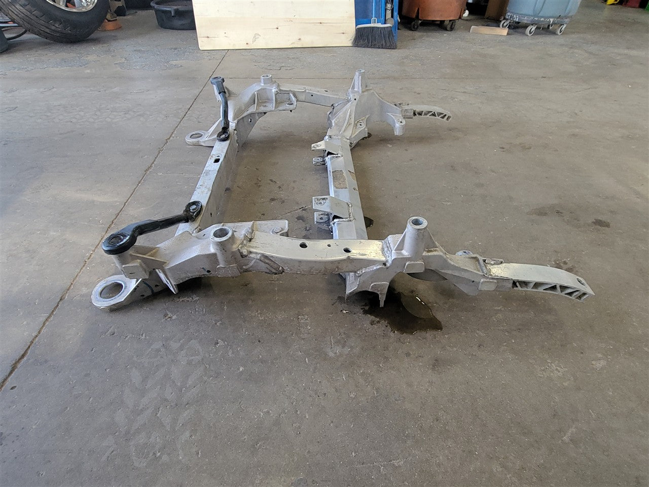 2016 CAMARO 6.2L FRONT ENGINE SUSPENSION CRADLE 34233 - image 5