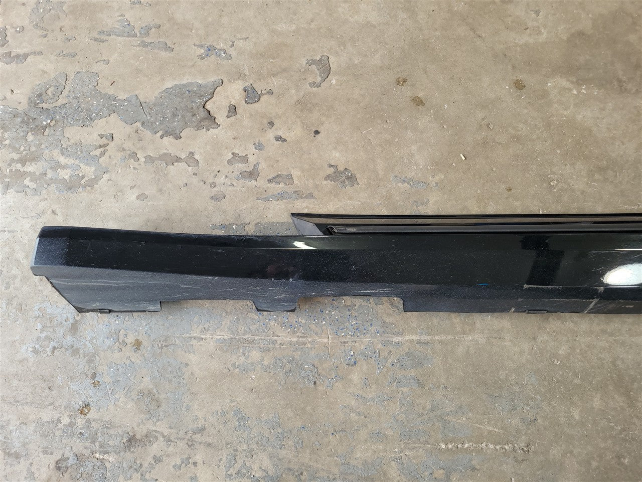 2016 CAMARO LH DRIVER ROCKER MOLDING BLACK GBA 34235 - image 10