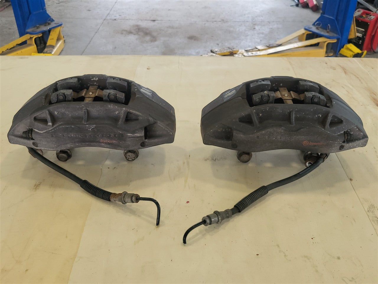 2016 CAMARO FRONT BREMBO CALIPERS LH RH PAIR 34240 - image 1