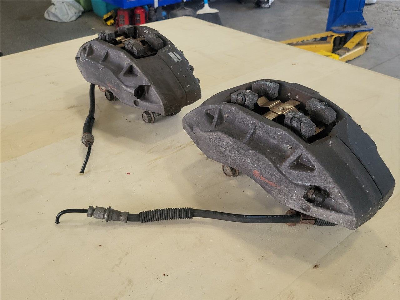2016 CAMARO FRONT BREMBO CALIPERS LH RH PAIR 34240 - image 2