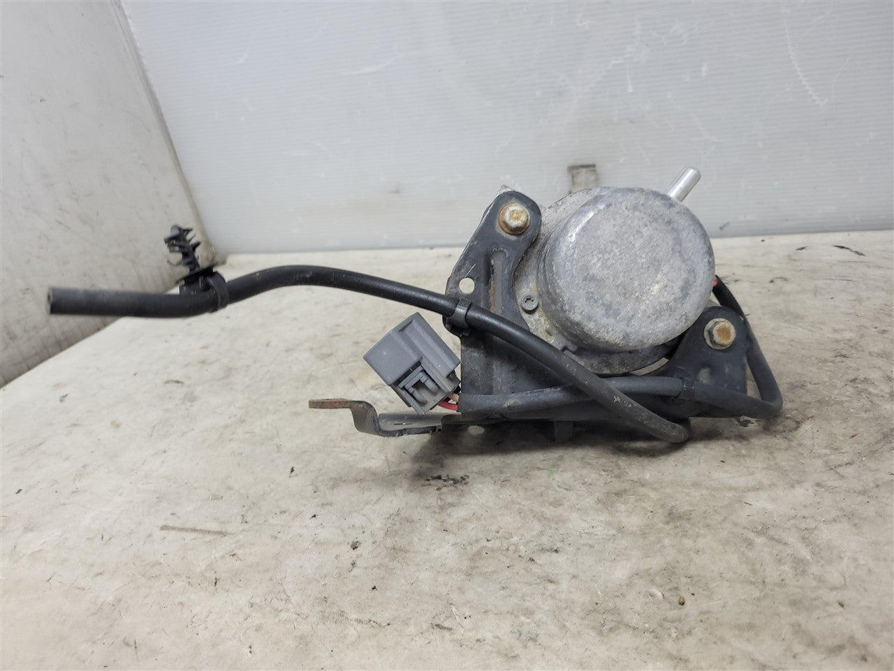 2016 CAMARO OEM BRAKE VACUUM PUMP 23409543 41K 34242 - image 4