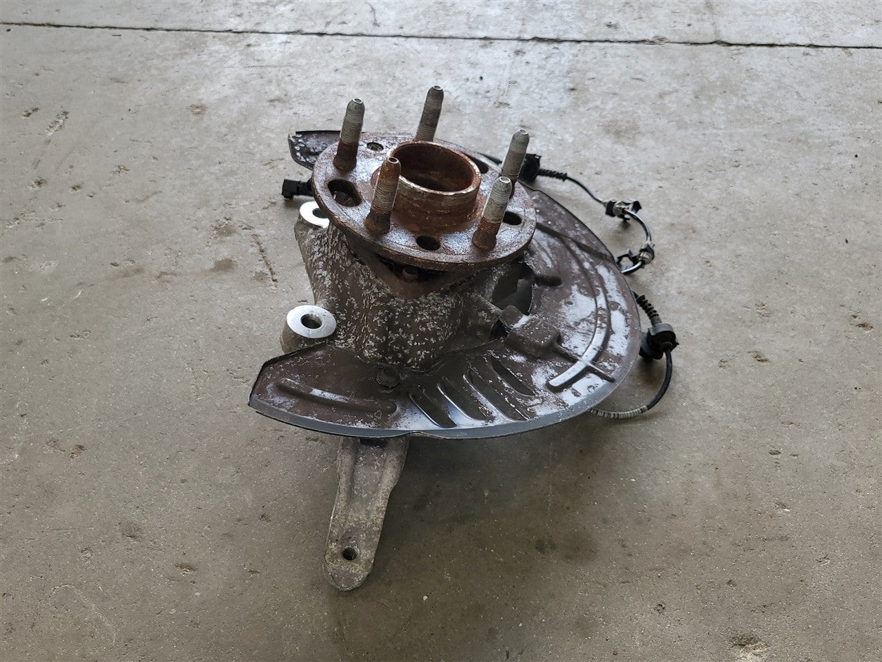 2016 CAMARO LH DRIVER FRONT SPINDLE W/HUB 41K MILES 34243 - image 4