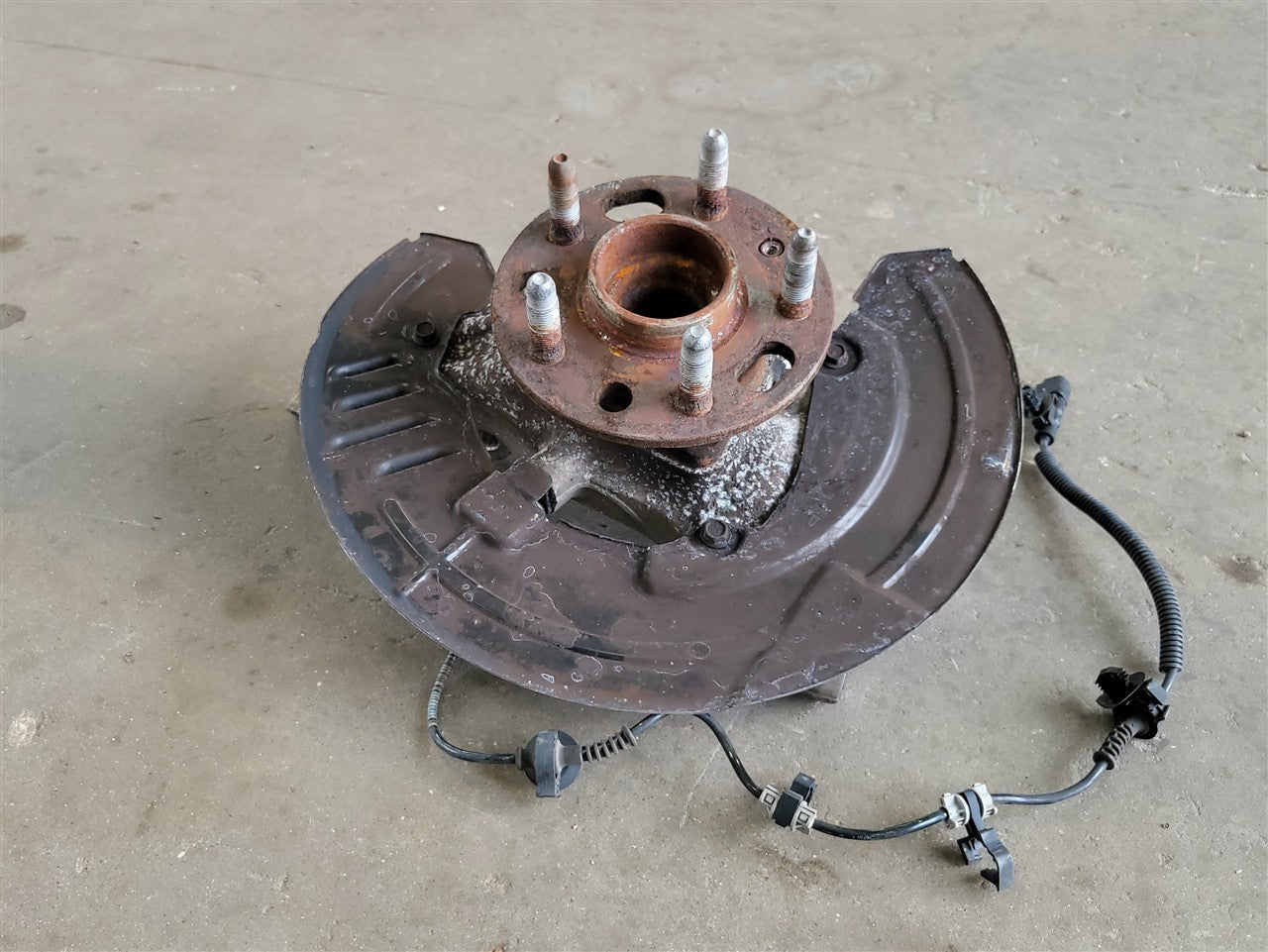 2016 CAMARO LH DRIVER FRONT SPINDLE W/HUB 41K MILES 34243 - image 5