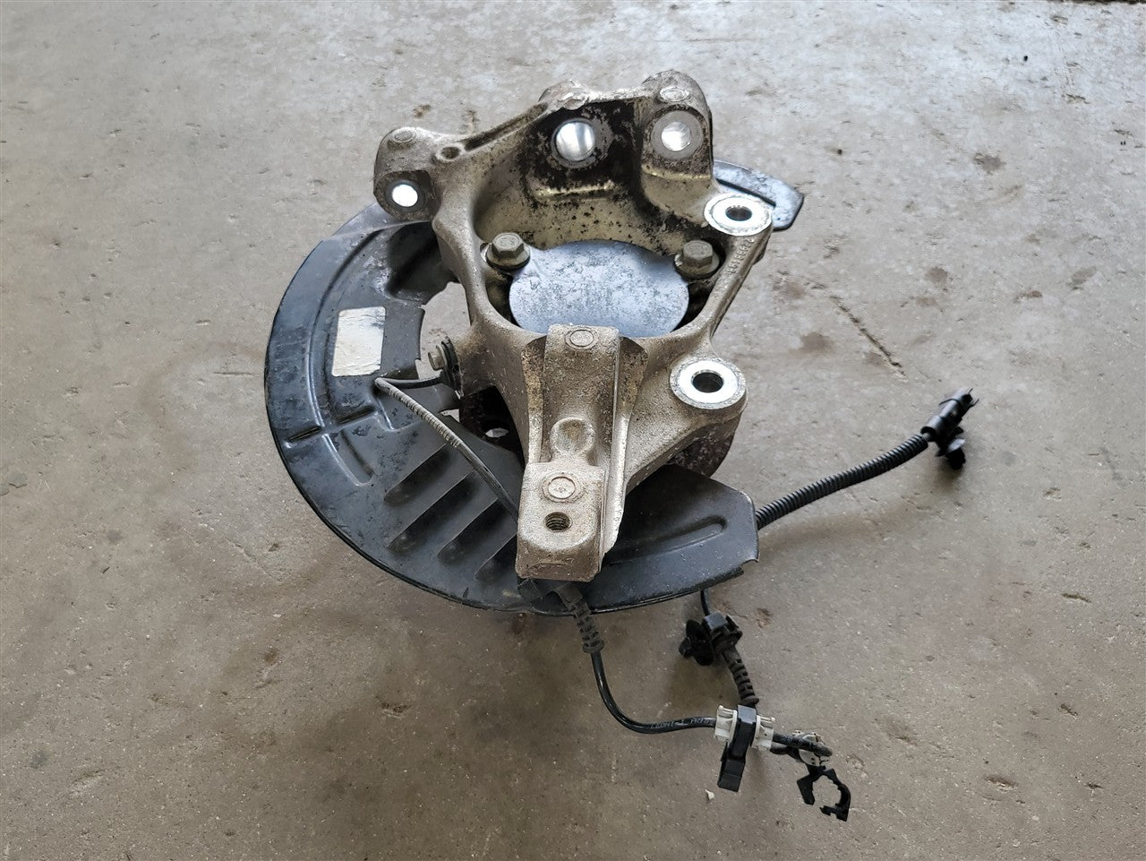 2016 CAMARO LH DRIVER FRONT SPINDLE W/HUB 41K MILES 34243 - image 9