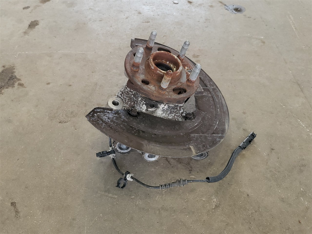 2016 CAMARO RH PASSENGER FRONT SPINDLE W/HUB 41K MILES 34244 - image 2