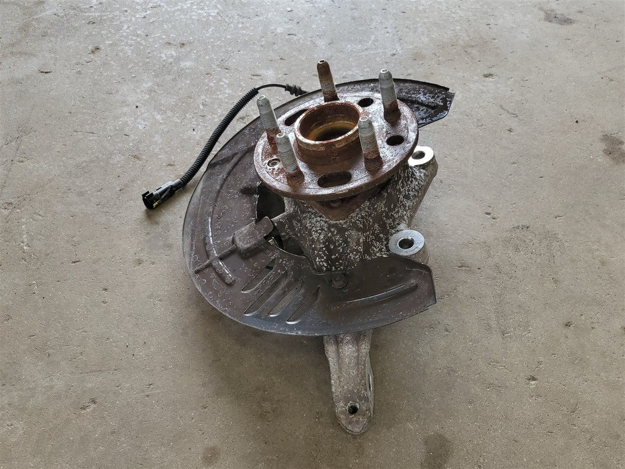 2016 CAMARO RH PASSENGER FRONT SPINDLE W/HUB 41K MILES 34244 - image 4