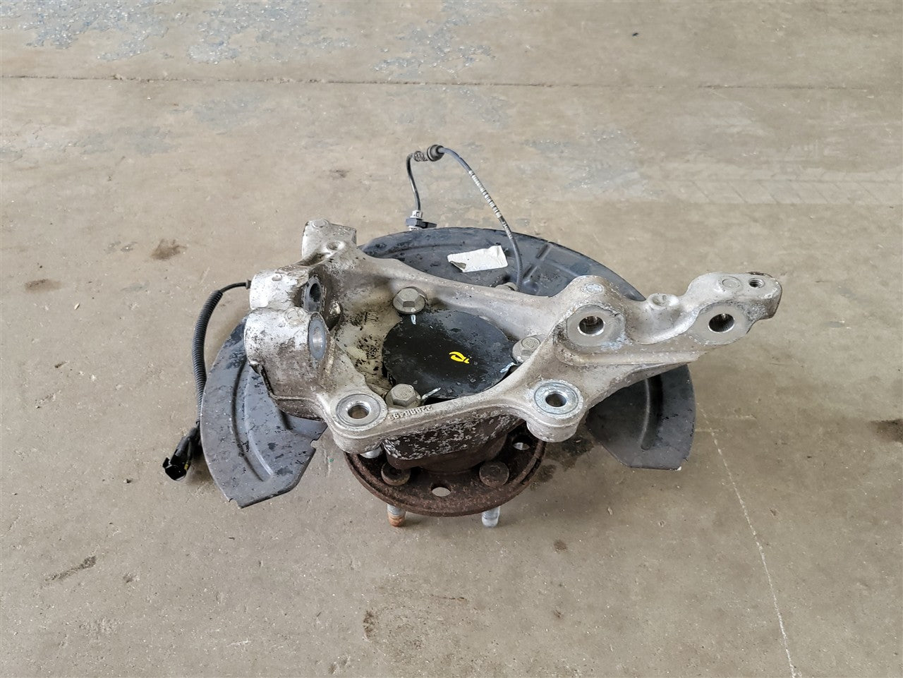 2016 CAMARO RH PASSENGER FRONT SPINDLE W/HUB 41K MILES 34244 - image 8