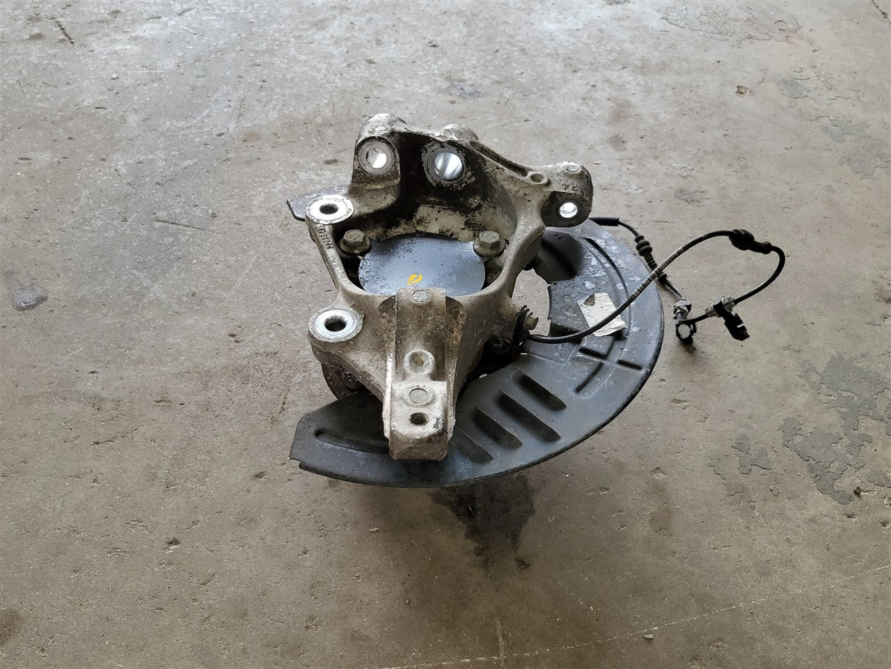 2016 CAMARO RH PASSENGER FRONT SPINDLE W/HUB 41K MILES 34244 - image 9