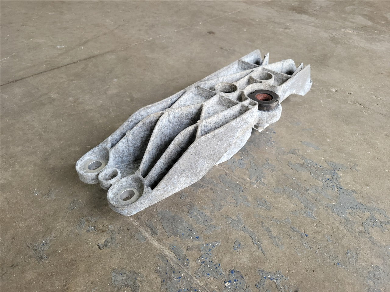 2016 CAMARO MANUAL V8 TRANS CROSSMEMBER 84119729 34251 - image 4