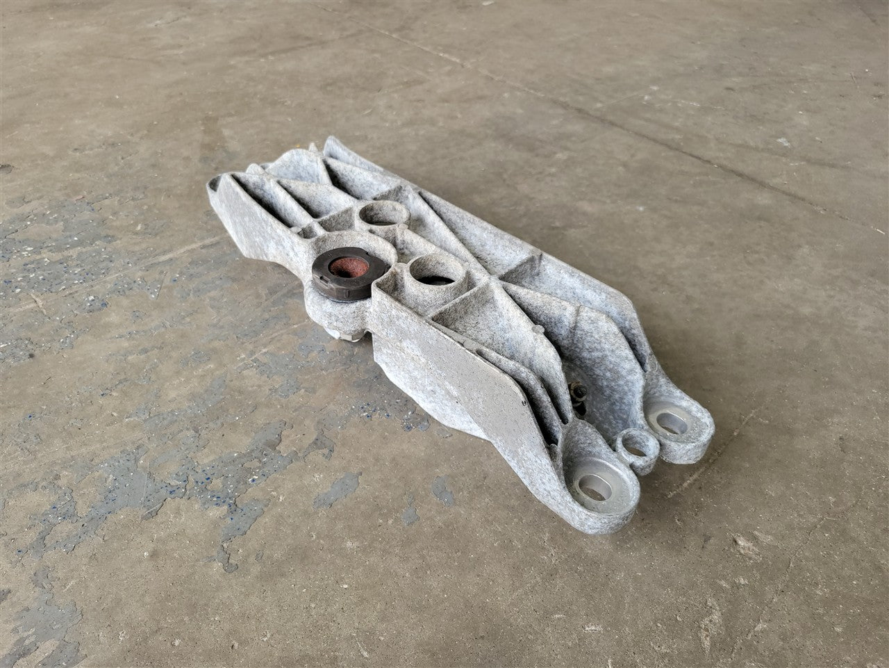 2016 CAMARO MANUAL V8 TRANS CROSSMEMBER 84119729 34251 - image 6