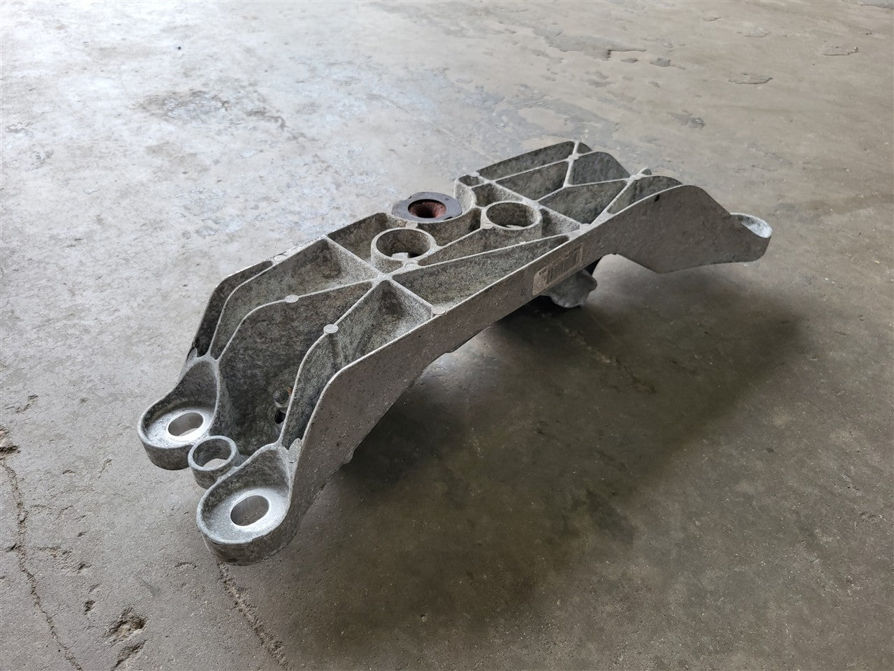 2016 CAMARO MANUAL V8 TRANS CROSSMEMBER 84119729 34251 - image 8