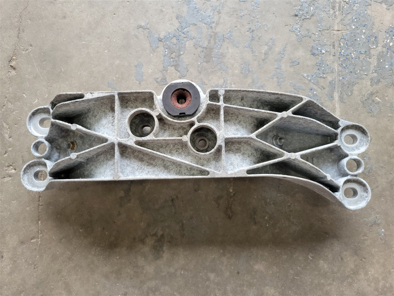 2016 CAMARO MANUAL V8 TRANS CROSSMEMBER 84119729 34251 - image 9