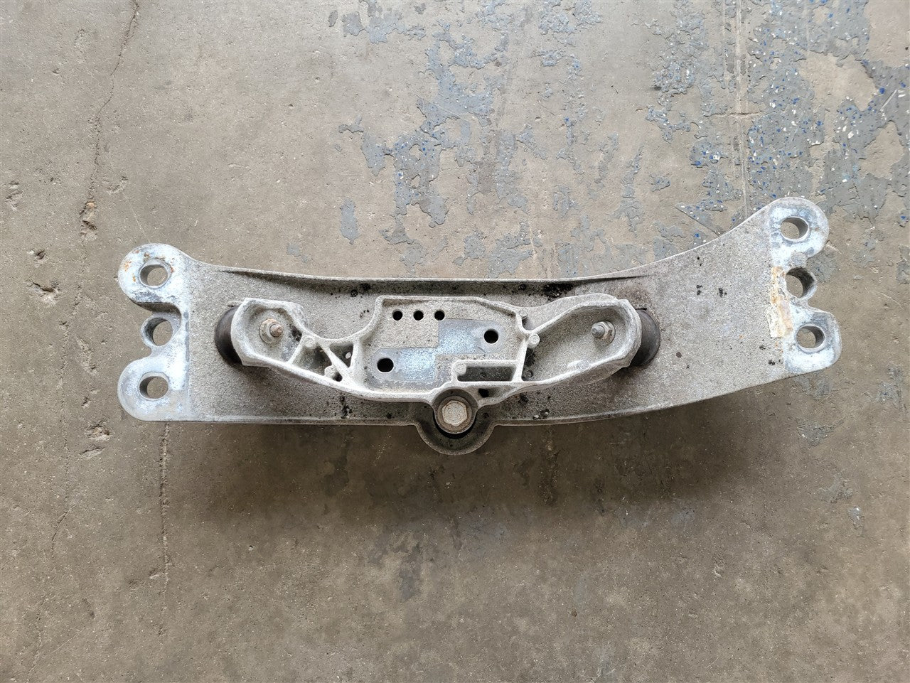 2016 CAMARO MANUAL V8 TRANS CROSSMEMBER 84119729 34251 - image 10