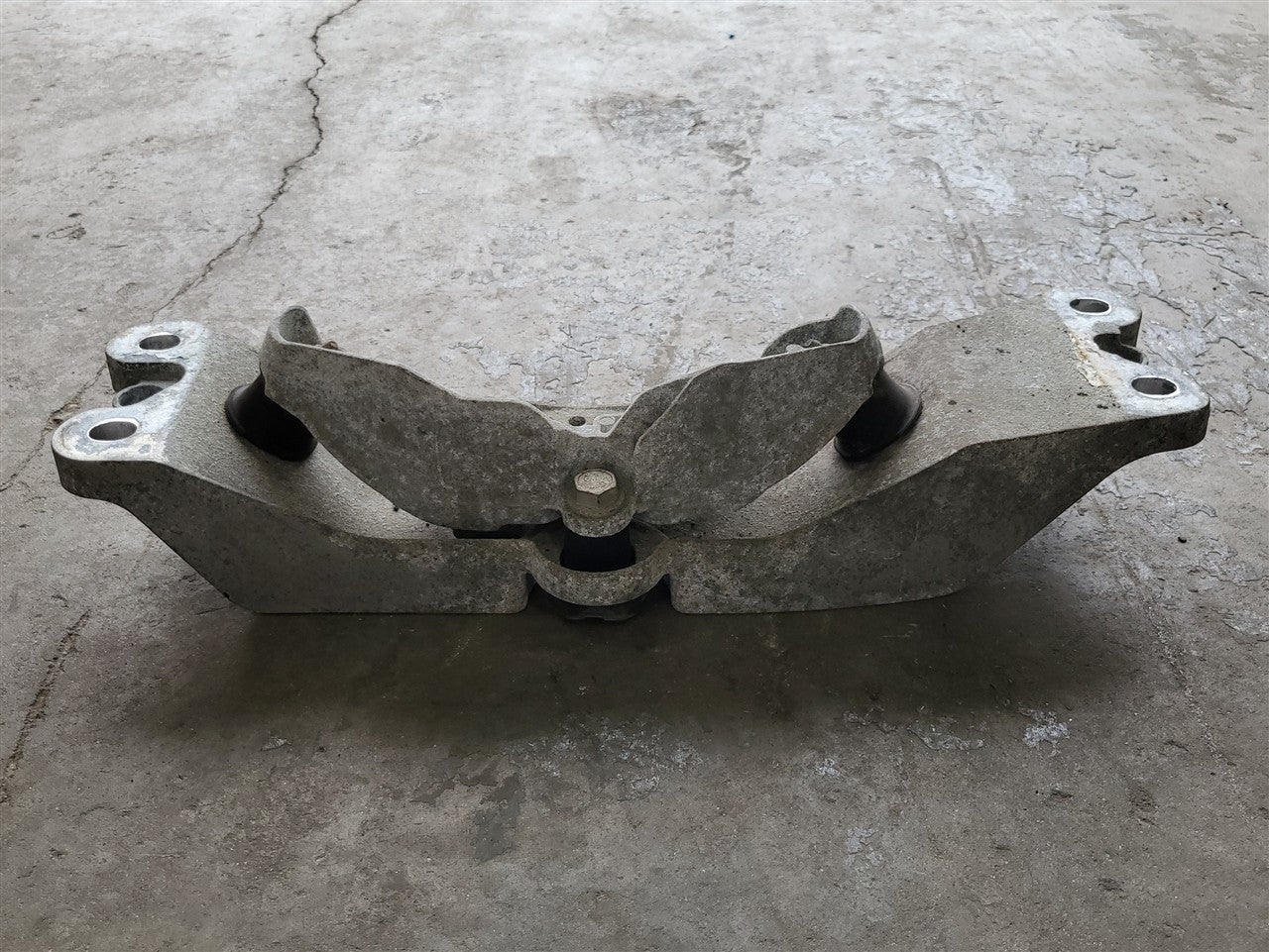 2016 CAMARO MANUAL V8 TRANS CROSSMEMBER 84119729 34251 - image 11