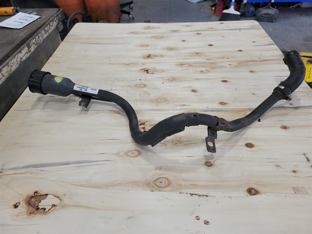 2016 CAMARO FUEL FILLER NECK 84683322 84218958 34253 - image 4