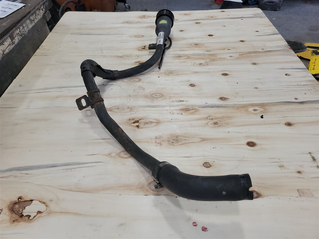 2016 CAMARO FUEL FILLER NECK 84683322 84218958 34253 - image 5