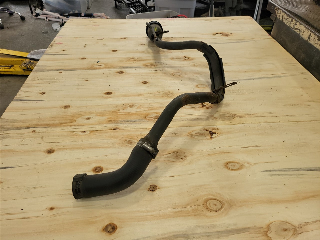 2016 CAMARO FUEL FILLER NECK 84683322 84218958 34253 - image 8