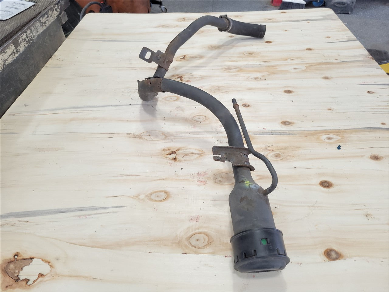 2016 CAMARO FUEL FILLER NECK 84683322 84218958 34253 - image 10